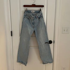 Abercrombie & Fitch “90’s Relaxed Jean, High Rise” Curve Love 25/0 xs Light Wash